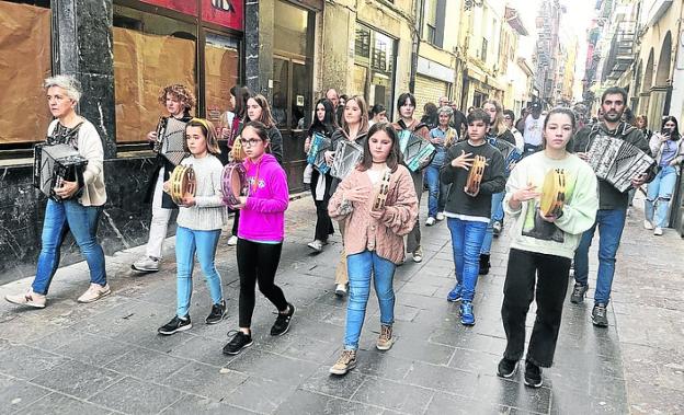 Abierto el plazo para reservar el uso de la txosna de la feria del último sábado de mayo