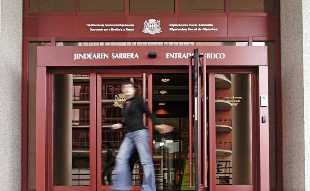 Los guipuzcoanos pueden aceptar desde hoy sus autoliquidaciones
