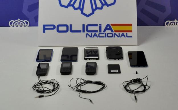 Cámaras, pinganillos o identidades falsas en exámenes para obtener el permiso de conducir en Euskadi