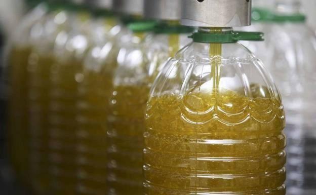 La OCU alerta de la venta clandestina en Euskadi de aceite de oliva falso