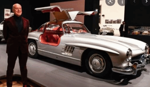 Norman Foster 'conduce' los coches más caros del mundo en el Guggenheim