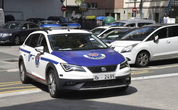 Detenido en Eibar por golpear a un hombre con una botella en la cabeza