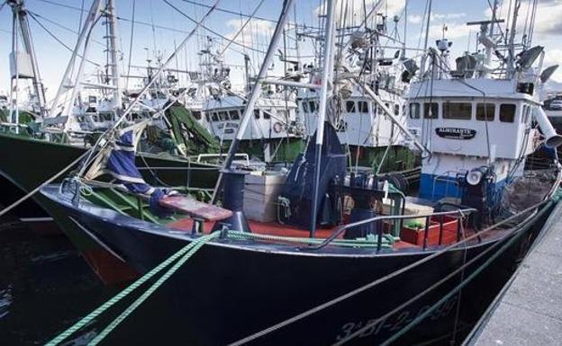 Un arrantzale de un barco de Hondarribia fallece en Santoña por un infarto