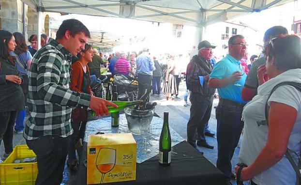 Domingo completo en Aia: de los molinos de Agorregi en marcha al Txakoli Eguna