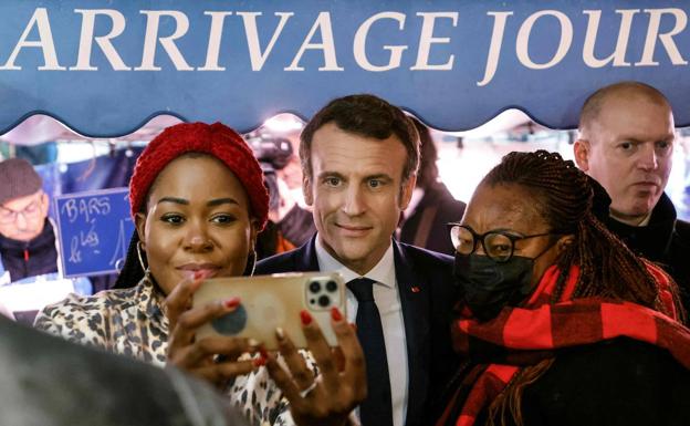Macron is photographed with one of his followers during a visit to the Neuilly-sur-Seine market, near Paris. 
