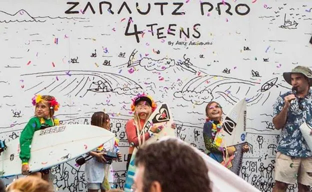Las jóvenes promesas del surf muestran sus habilidades en Zarautz
