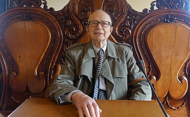 Euskaltzaindiak hiru liburu aurkeztu ditu Sarako Idazleen Biltzarrean