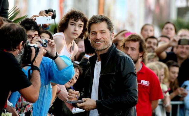 'Jaime Lannister' trae su lucha contra la pobreza a Donostia