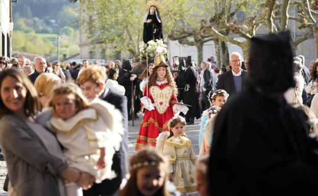 La procesión de Viernes Santo reunió a cientos de personas en Segura