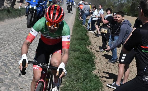 Longo Borghini gana en Roubaix con una cabalgada en solitario de 30 kilómetros