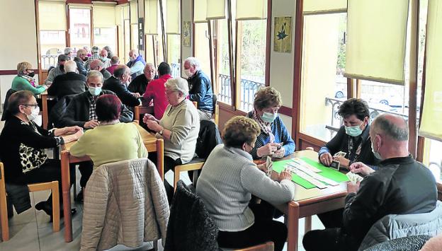 El Hogar ha acogido el campeonato comarcal e intercomarcal de juegos
