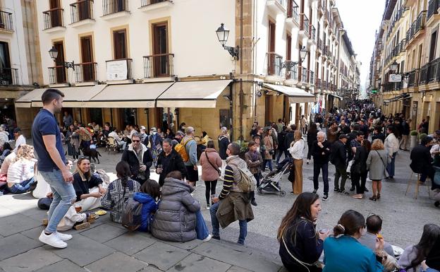 La afluencia de público a la Parte Vieja crece un 38% y se acerca a las cifras prepandemia
