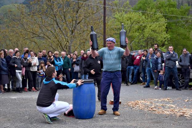 Aizkolarien demak eman zion amaiera Zaldibiako Saturdiko festei