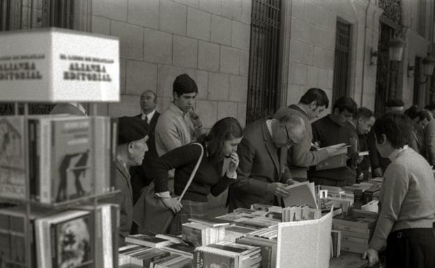 La Caja de Ahorros regalaba libros