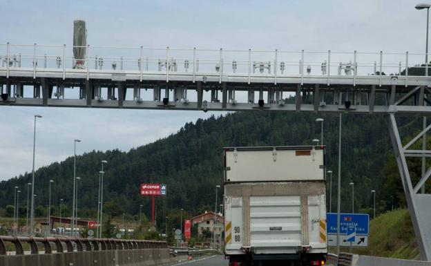 Navarra quiere servirse del arco de Etzegarate para el cobro de un peaje a camioneros