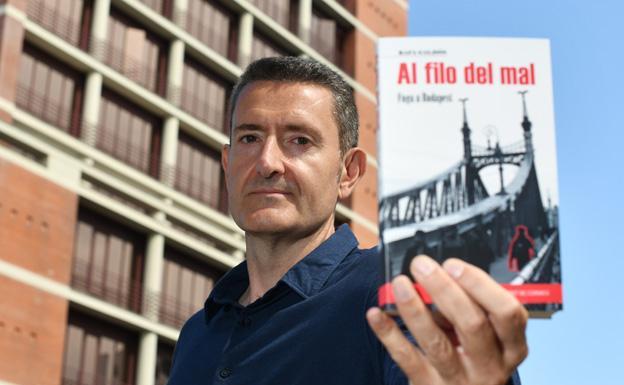 El periodista Iñigo Puerta firma su ópera prima 'Al filo del mal' este sábado en La Casa del Libro de Donostia