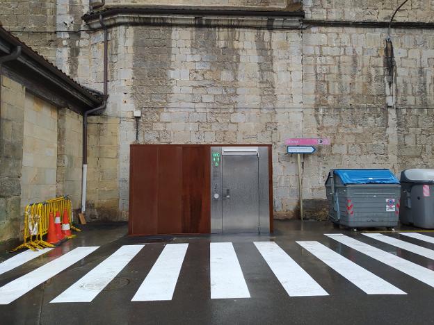 Los urnietarras ya pueden hacer uso del baño público junto a San Juan plaza