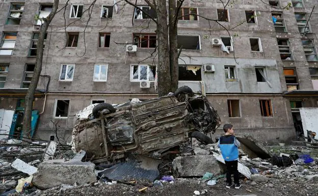 A building in Mariupol destroyed after the impact of a Russian missile. 