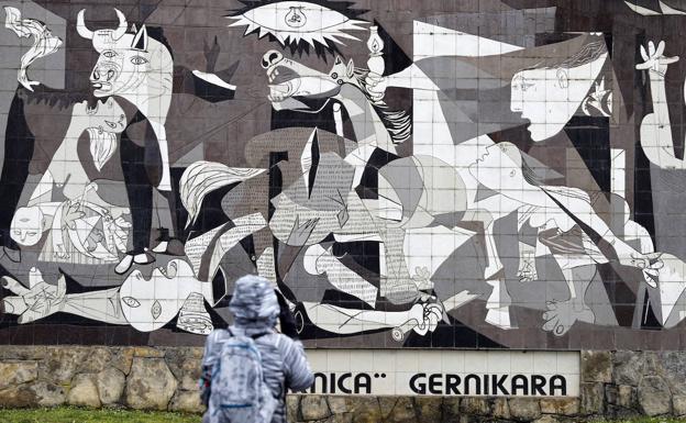 El Gobierno central condena por primera vez el bombardeo de Gernika en su 85 aniversario