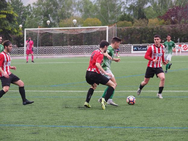 El Haundi se consolida en la segunda plaza tras una peleada victoria contra el Hernani KE