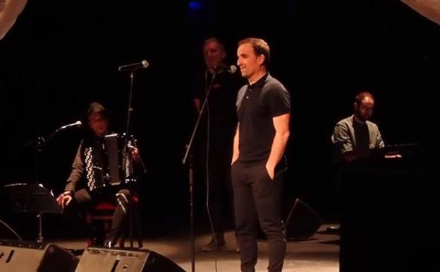 Arrasate se sube al escenario con Jon Maia y sorprende con sus rimas
