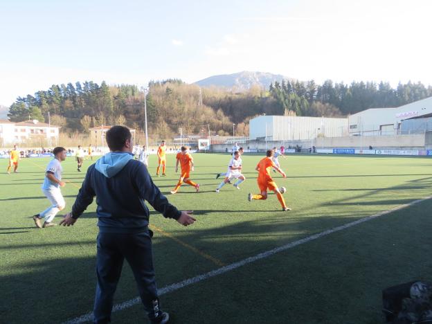 El División de Honor se impuso (1-0) a un complicado Zarautz