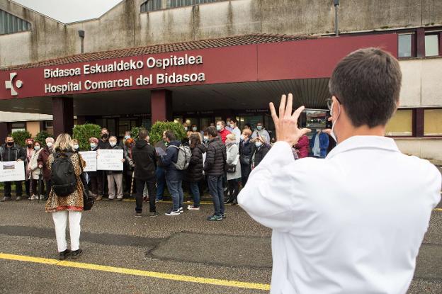 Sagardui confirma a Santano que con el nuevo proyecto no se trasladarán los quirófanos del hospital