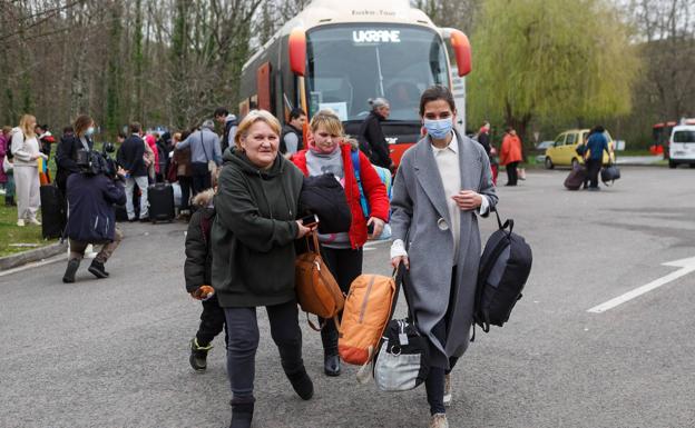 Euskadi activará el lunes las ayudas de hasta 520 euros a cada familia de refugiados ucranianos