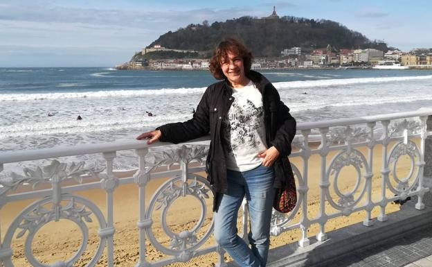 «Me gusta escribir sobre lo que todos escondemos bajo nuestros disfraces»