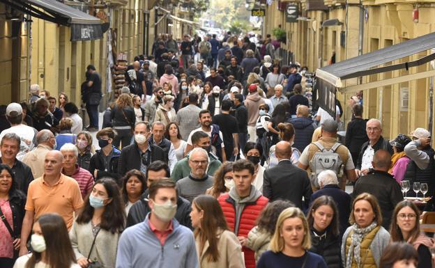 La afluencia a la Parte Vieja crece un 20% pero sigue un tercio por debajo de las cifras de 2019