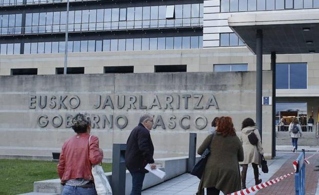 Euskadi convocará este año 3.108 plazas para funcionarios de la Administración General