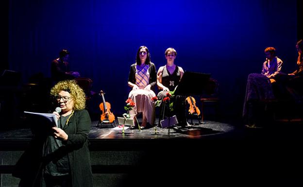 Hika representa el «thriller poético» 'La tarara' en el Victoria Eugenia