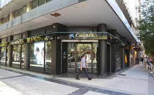 La Justicia también obliga a Caixabank a suprimir dos comisiones bancarias