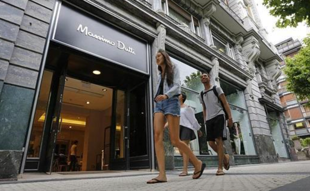 Massimo Dutti cierra por reformas su tienda de referencia en el centro de San Sebastián