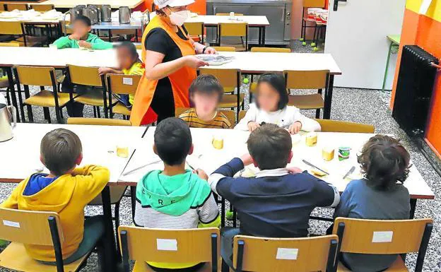 50.000 escolares reciben beca de comedor en Euskadi, 6.000 más que el curso anterior