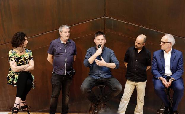 100/25 BOS, bi urteurren elkartzen dituen proiektu artistikoa