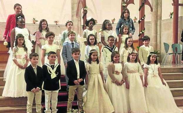 Primera comunión de 20 niños