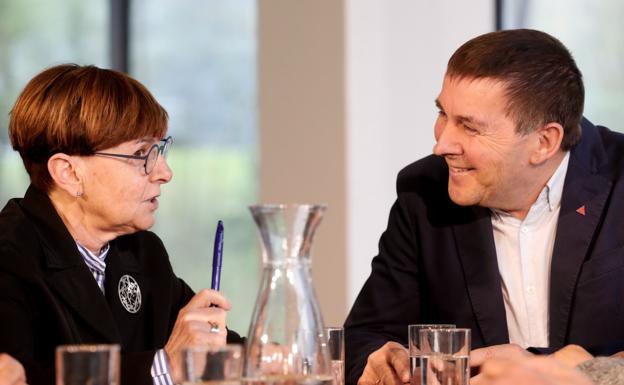 Otegi se abre a «construir puentes» con sectores de izquierda no independentista