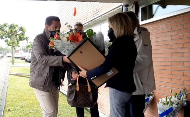 Mila Esker concede su medalla al mérito al ertzaina Hortelano y a los Tedax asesinados por ETA hace 33 años