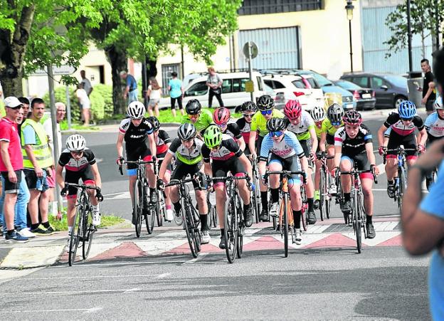 Tercer homenaje ciclista a Antton Oñederra