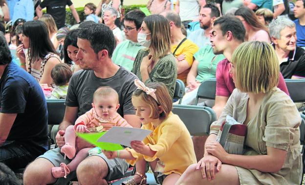 2021ean jaiotako oiartzuarren atsolorra ospatu da Arizmendieneako lorategian