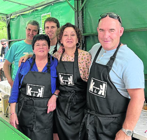 Gran ambiente en la fiesta del Antxoa Egune Ondarroa