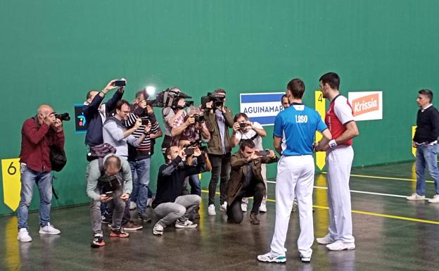 Doscientos pelotazales ponen ambiente a la elección de material para la final del Arena