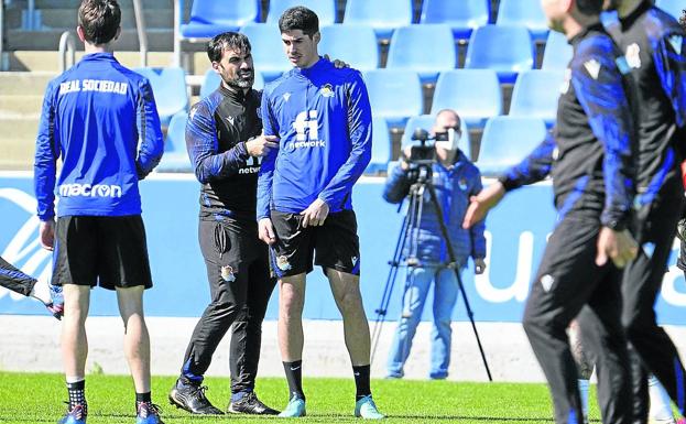 Carlos Fernández trabaja en Sevilla supervisado por técnicos de Zubieta