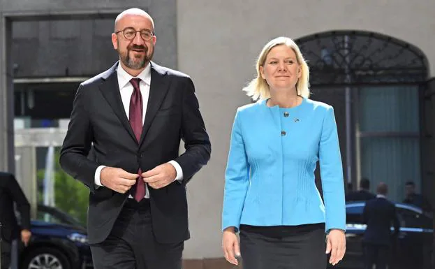 The President of the European Council, Charles Michel, and the Swedish Prime Minister, Magdalena Anderson, this Wednesday in Stockholm (Sweden).