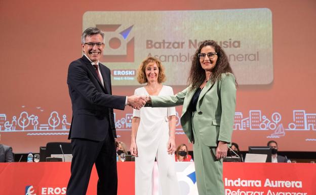 Carabel será la primera mujer que lidere Eroski tras recoger el testigo de Markaide