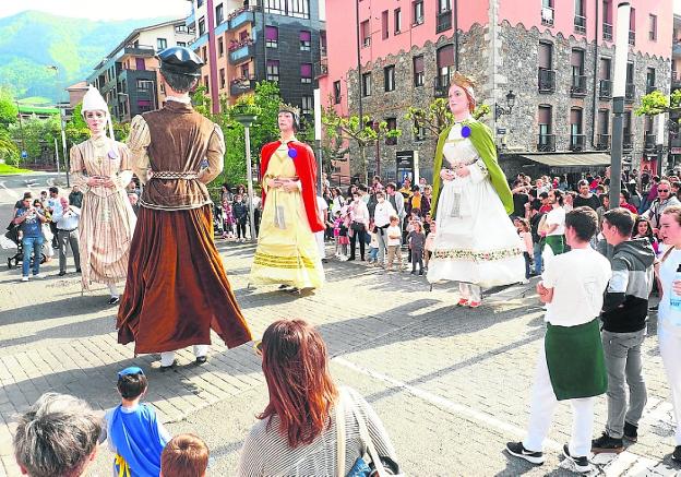Gigantes de Bergara, Bilbao, Txantrea y Elgoibar tomarán las calles de la localidad