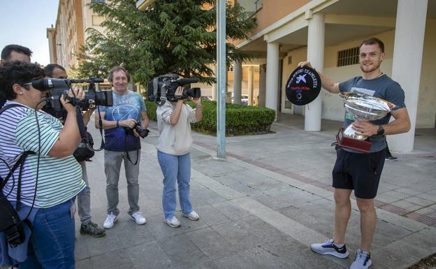 Unai Laso: «¿Que qué quiero ahora? Que os vayáis e irme a desayunar»