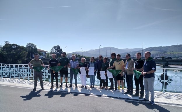 Recicla-Birziklatu organiza una gran recogida de basura en el río Bidasoa