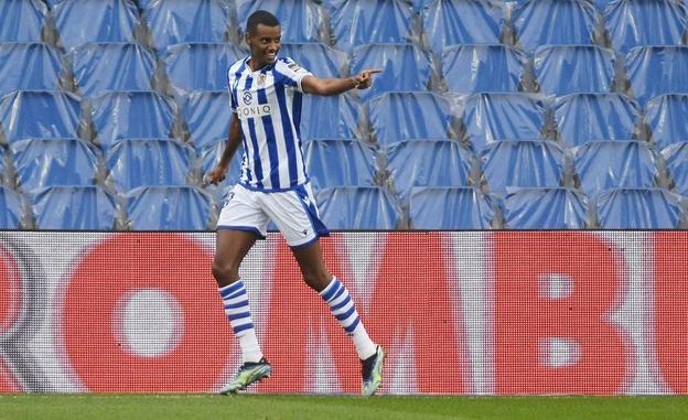 Alexander Isak se cuela entre los grandes goleadores de la Real